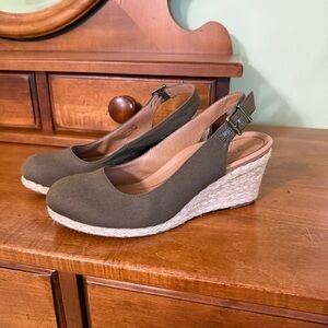 Vionic Corolina Olive Green canvas Wedge Shoes with Cushioned Insole